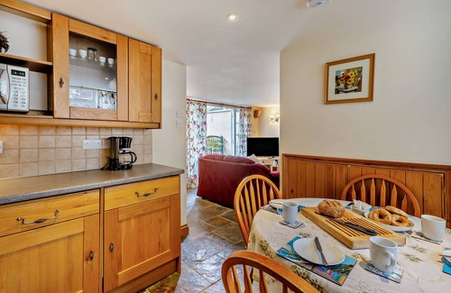 Cullompton House | Nightingales - Two Bedroom House, Sleeps 4