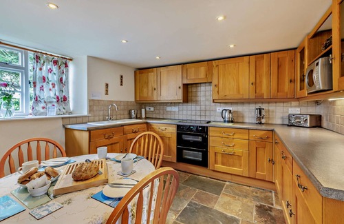 Cullompton House | Nightingales - Two Bedroom House, Sleeps 4