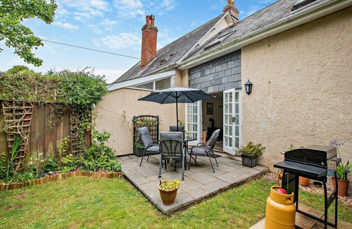 Cullompton House | Nightingales - Two Bedroom House, Sleeps 4