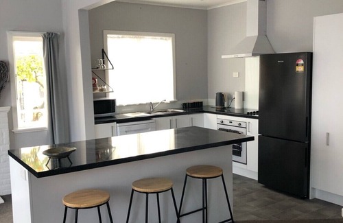 Matamata House | Nights on Broadway - House in beautiful vibrant Matamata.