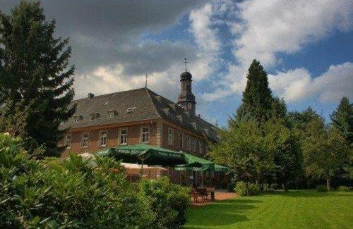 Juechen House | Nikolauskloster
