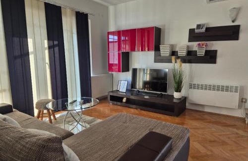 Crno Apartment | Nikolina