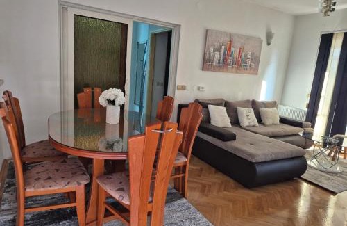 Crno Apartment | Nikolina