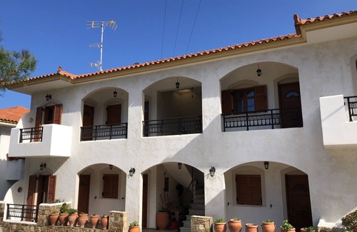 Gialiskari Apartment | Nikos Apartments A5 - One Bedroom Apartment, Sleeps 5