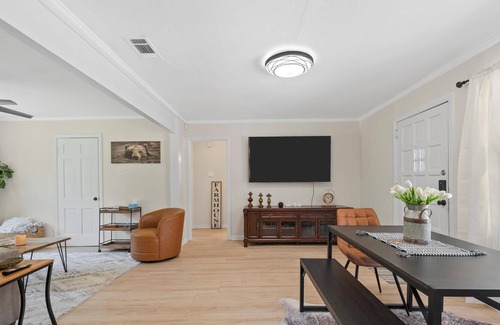 Waco House | Nik’s Bear Caven