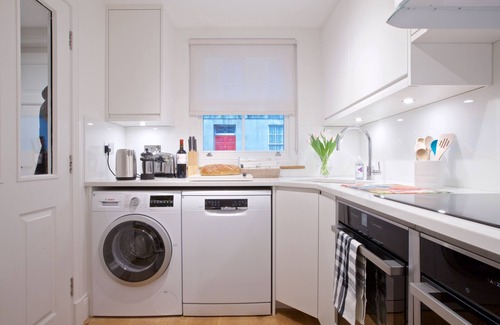 Bath House | Nile Mews House - delightful, newly-refurbished, contemporary space