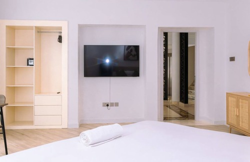 Jumeira 3 House | Nile River Room at Full Moon Guesthouse - Escape to Tranquility