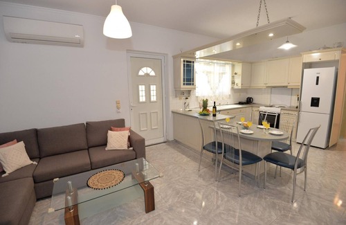 Ialyssos Apartment | Nina s Apt in Ialysos Near the Beach
