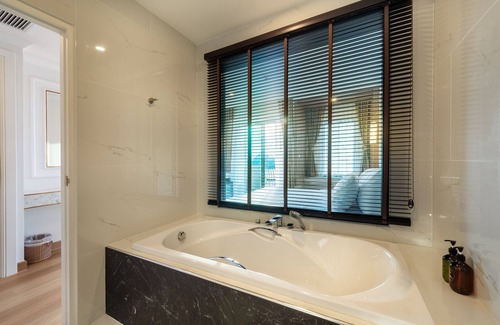 Ban Pong Hotel | Nine River Hotel
