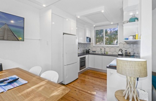 Avoca Beach Apartment | Nirvana Court 3 - Beachfront Location