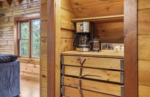 Blue Ridge Cabin | Njem Retreat: Luxury Cabin with Outdoor Claw Foot Bathtub