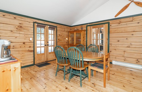 Algonquin Highlands Cottage | nKawagama Shoreline - Log home in a quiet bay on Kawagama Lake
