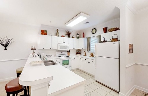 Longs Condo | NMB Barefoot Resort! 2/2, 2nd floor, balcony, pool, W/D, pet friendly, king bed!