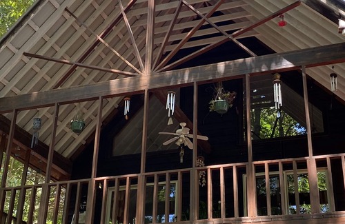 Gumlog Cabin | nNewly furnished 3 bedroom 2 bath on the lake with covered dock