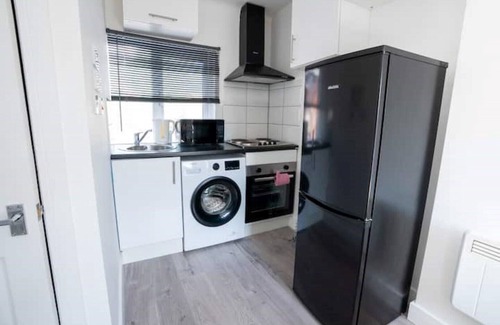 Aylesbury Apartment | No 01 small studio flat near Aylesbury stationTown