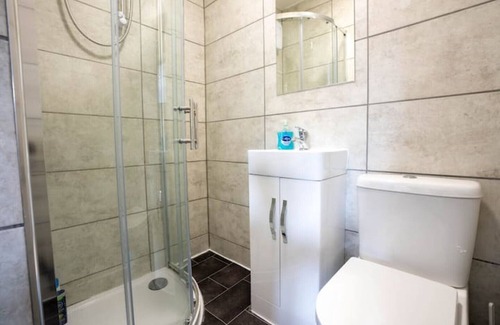 Aylesbury Apartment | No 01 small studio flat near Aylesbury stationTown