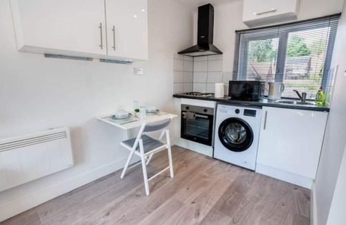 Aylesbury Apartment | No 02, Studio flat near Aylesbury station town