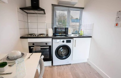 Aylesbury Apartment | No 02, Studio flat near Aylesbury station town