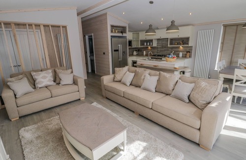 Runswick Bay Cottage | NO. 27 THE CRAB POT, pet friendly, with a garden in Staithes