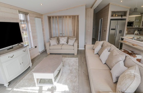 Runswick Bay Cottage | NO. 27 THE CRAB POT, pet friendly, with a garden in Staithes