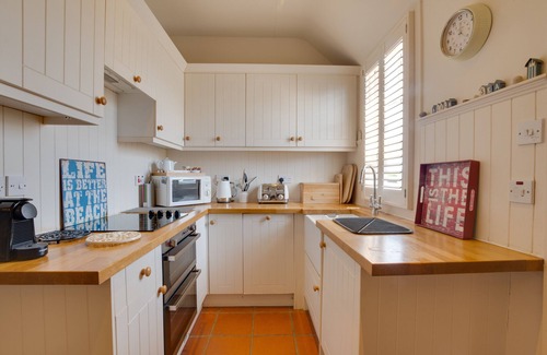 Bamburgh House | No 4, Armstrong Cottage (Isobel)