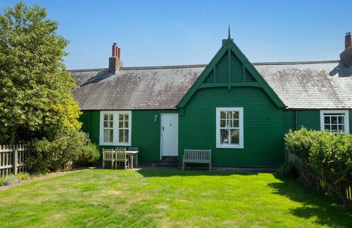 Bamburgh House | No 4, Armstrong Cottage (Isobel)