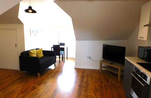 Lanark Apartment | No 7 - Modern 1 Bedroom Apartment in Lanark Town Centre