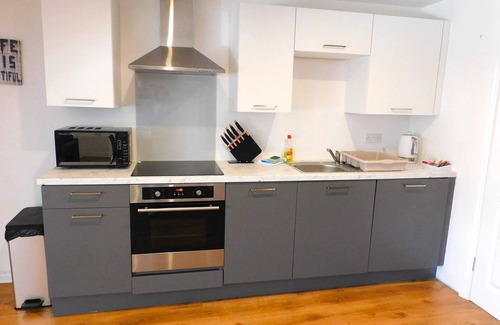 Lanark Apartment | No 7 - Modern 1 Bedroom Apartment in Lanark Town Centre