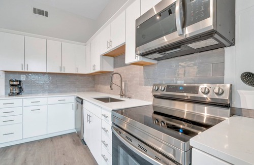 Thomas Square Apartment | No Cleaning Fee! Amazing walkable location! Pets Ok
