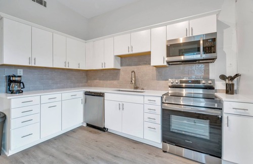 Thomas Square Apartment | No Cleaning Fee! Amazing walkable location! Pets Ok