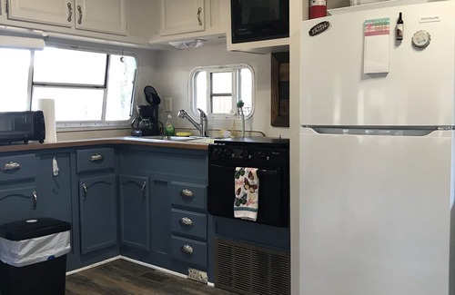 Old Town House | No Cleaning Fee! Cozy 1-bedroom travel camper 5 min. walk to Suwannee river