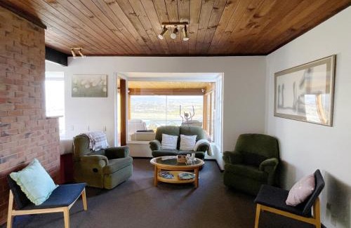 Wellington House | NO PARTY ALLOWED,Sea view 5 bedroom house