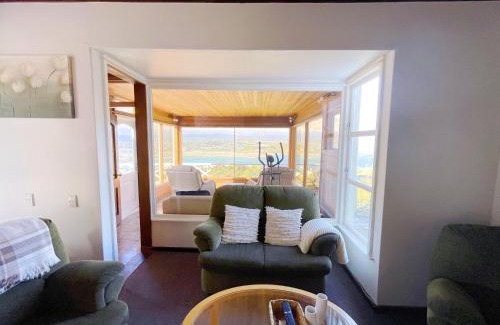 Wellington House | NO PARTY ALLOWED,Sea view 5 bedroom house