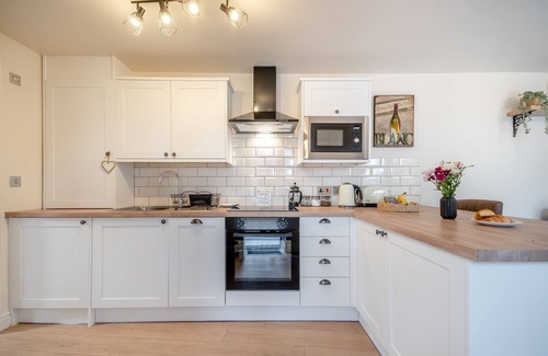 Bewdley House | No Road - The Cottage