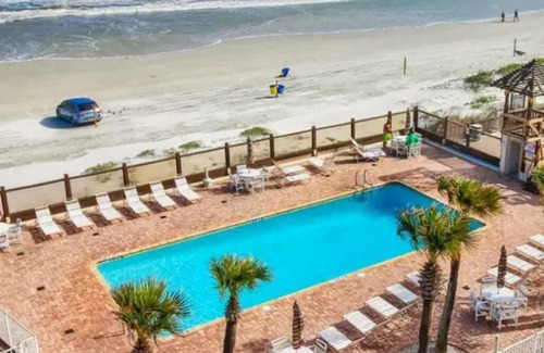 Bridgeport Heights Apartment | No Shoes? No Shirt? No Problem! Queen studio steps away from Daytona Beach!