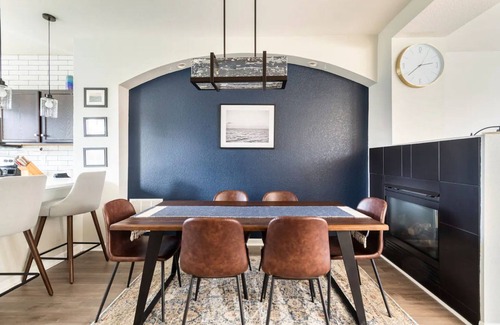 Denver House | No xtra fees, 2br, 2.5ba, 3-story townhome, pet friendly with beautiful kitchen