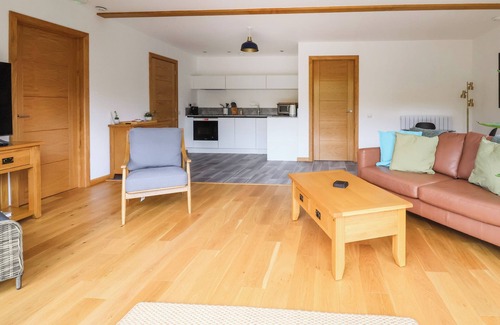 Bishops Castle Cottage | NO1 THE LODGE, with a garden in Bishop's Castle