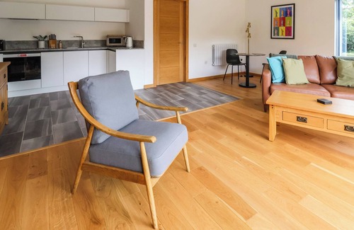 Bishops Castle Cottage | NO1 THE LODGE, with a garden in Bishop's Castle