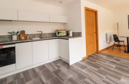 Bishops Castle Cottage | NO1 THE LODGE, with a garden in Bishop's Castle