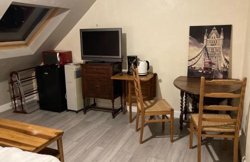 Ashton-under-Lyne Hotel | No2 Jacks Court Family