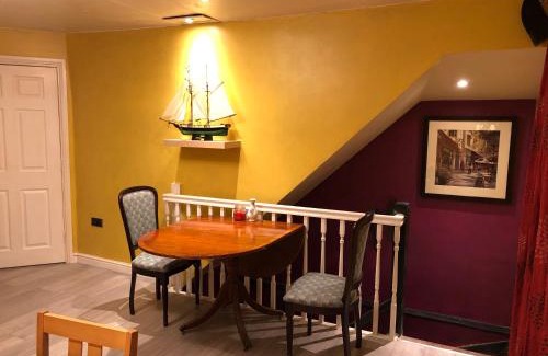 Ashton-under-Lyne Hotel | No2 Jacks Court Family
