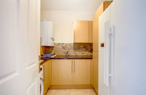 North Acton House | NOAL ROAD: 4 BEDROOM 4 BATHROOM 2 SITTING ROOM