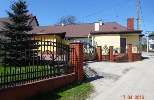 Checiny House | Noclegi " Przy Świerku"