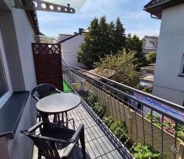 Pobierowo Apartment | Noclegi u Loni- pokoje studio w zacisznym centrum nad morzem z parkingiem