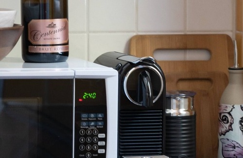 Kings Cross Apartment | Noir' - Luxury Potts Point Apartment. Cafes, bars and restaurants at your door.