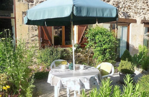 Angoisse Apartment | Noisette rental for couples, peaceful, pool, near lake, chateaux, caves, market.