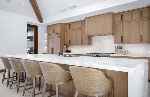 Kaupulehu House | Noiulu One – Brand New Estate | Onsite Staff & Daily Housekeeping