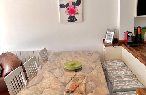 South Cerney Ski Chalet | Nola Lodge · Cotswolds Lakeside - South Cerney