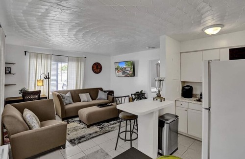Victoria Park Apartment | Nomads Nest - Prime Location w Stylish Design