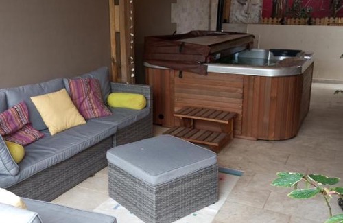 Bois d'Olives Apartment | NON FUMEURS uniquement ! LIRE PROFIL DE L'HOTE AVANT DE RESERVER!